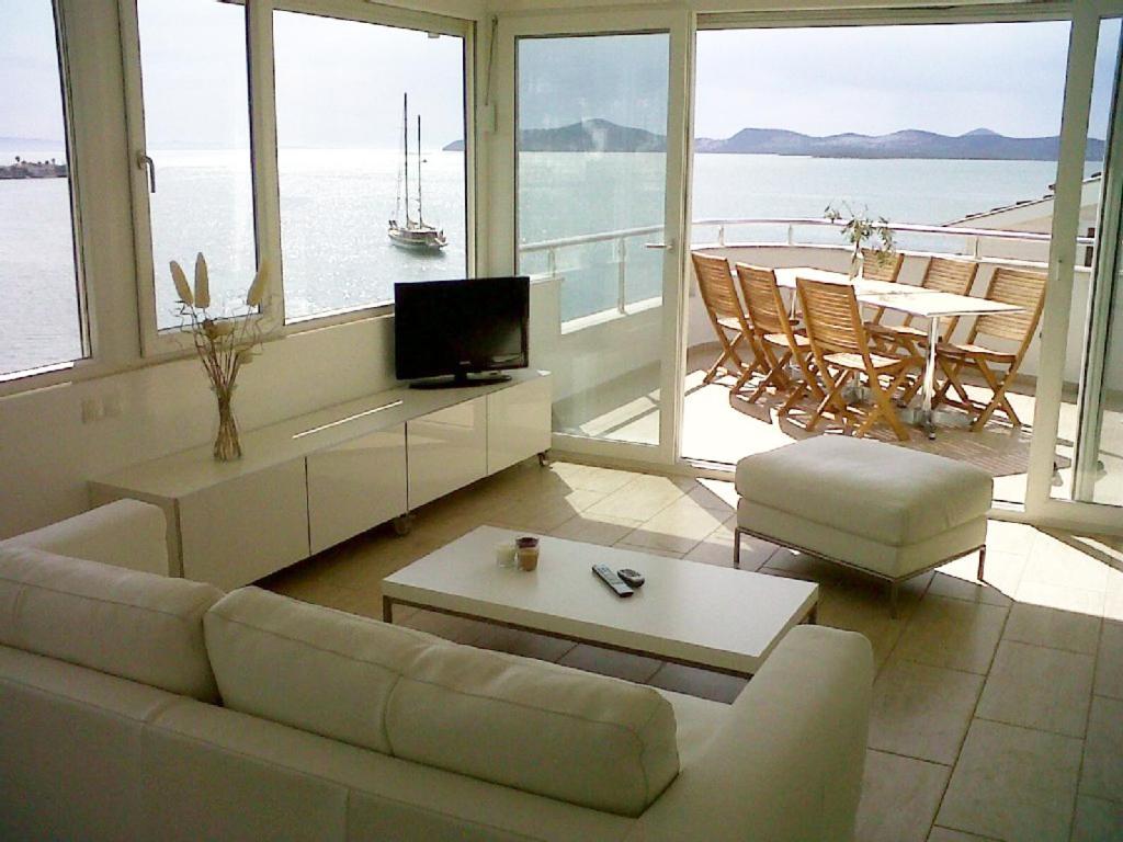 Marina View Residence Gulluk Luaran gambar