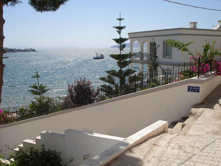 Marina View Residence Gulluk Luaran gambar